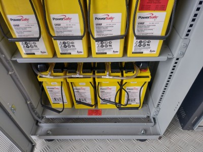 Batterien.jpg (214.92 KiB) 21351 mal betrachtet Ein Bild der "kleineren Brüdern" der 100 Ah Batterien Die gezeigten haben 92 Ah...