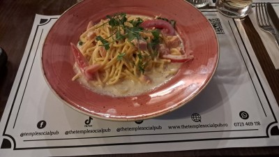 Lachsnudeln